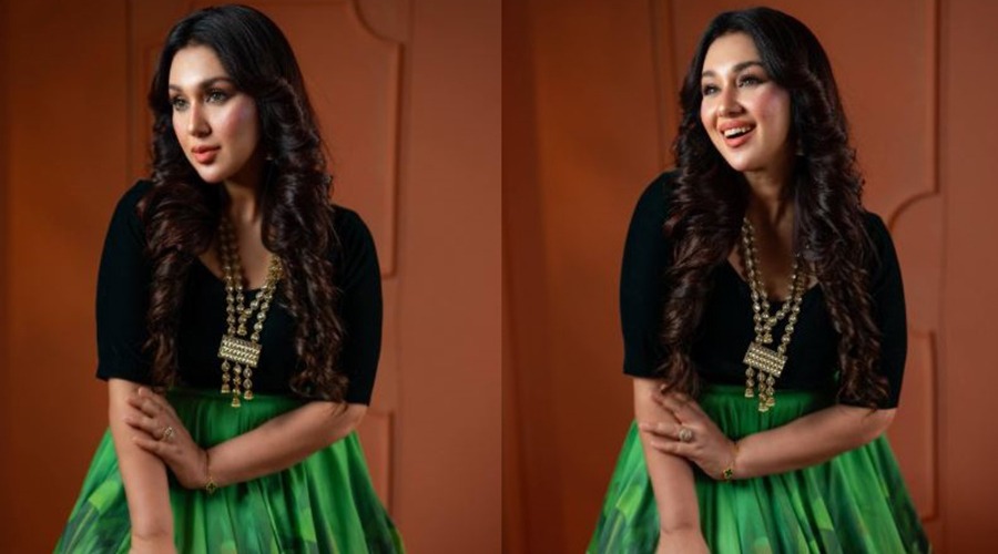 টপসে নজর কাড়লেন অপু বিশ্বাস