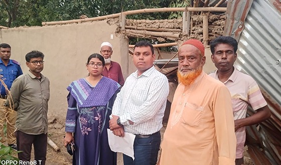সিংড়ায় শুকনো ঝড়ে টিনসেড ঘর-বাড়ি ব্যাপক ক্ষতিগ্রস্থ