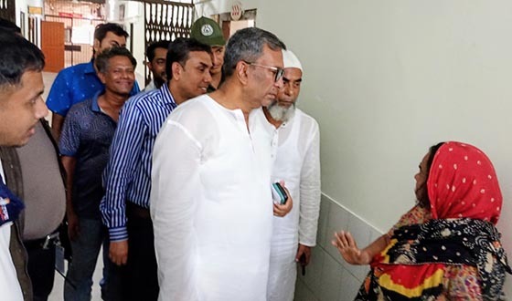 অসহায় পথ নারীর ডাকে সাড়া দিলেন শেখ ফরিদ আহম্মেদ মানিক