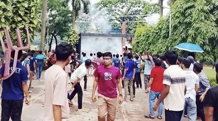 ভিসি ইস্যুতে ডুয়েটে শিক্ষার্থী-বহিরাগত সংঘর্ষে রণক্ষেত্র, আহত কয়েক