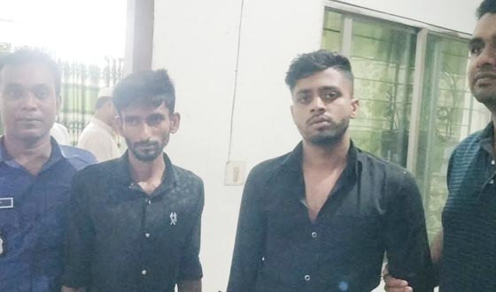 কালিয়া থানা পুলিশের অভিযানে খুলনা থেকে ওয়ারেন্টভুক্ত দুই আসামি গ্রেফতার