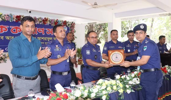 সাতক্ষীরায় জেলা পুলিশের কল্যাণ সভা, ভালো কাজের জন্য পুরস্কৃত
