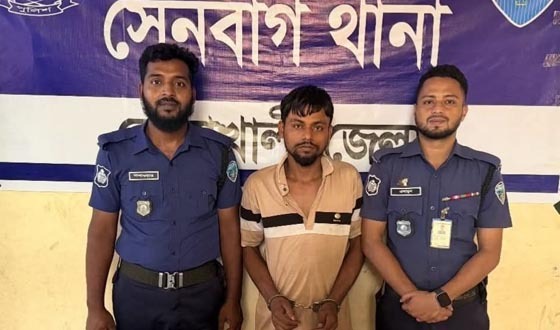 সেনবাগে থানা পুলিশের অভিযানে মাদকসহ ১২ মামলার আসামি রুবেল গ্রেফতার
