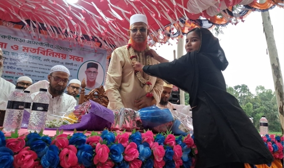 বাগমারার ঝিকরায় এমপি ডাঃ আব্দুল বারীকে সংবর্ধনা