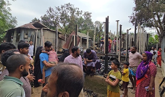 ভালুকায় ভয়াবহ অগ্নিকাণ্ডে ৭টি বসত ঘর পুড়ে ছাই