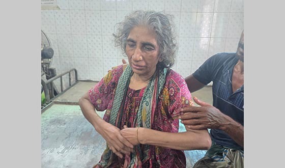 গজারিয়ায় ৯৯৯-এ খবর পেয়ে নদী থেকে বৃদ্ধাকে জীবিত উদ্ধার