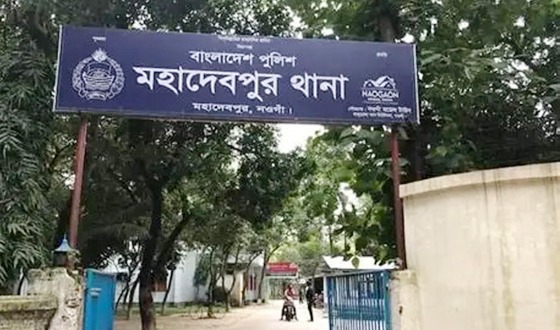 মহাদেবপুরে তুচ্ছ ঘটনায় বাড়িঘরে হামলা, ভাংচুর, মারপিটে আহত ৩