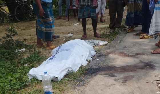 মহাসড়কের পাশে পরেছিলো যুবকের রক্তাক্ত লাশ