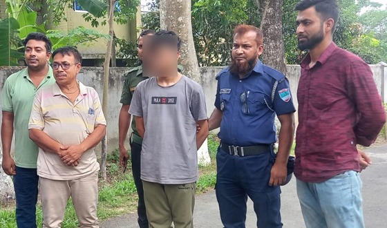 চিতলমারীতে গাঁজাসহ আটক, মুচলেকায় মুক্তি