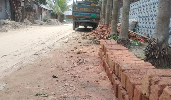 পুঠিয়ায় অবৈধভাবে পুকুর খনন করায় জলাবদ্ধতা দেখা দিয়েছে