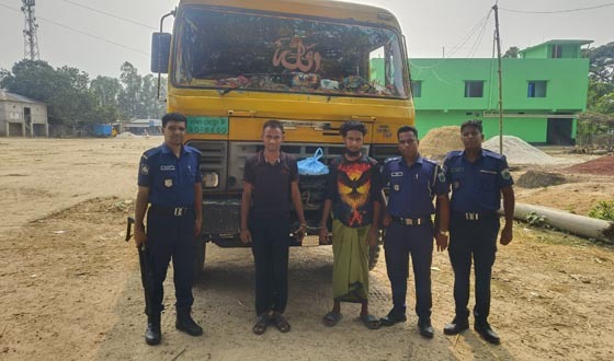 তানোরে ট্রাকসহ ৫ কেজি গাঁজা উদ্ধার, গ্রেপ্তার ২