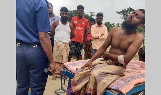 কলাপাড়ায় সাত বছরের শিশুকে বলাৎকার, ইমামকে গণধোলাই শেষে পুলিশে সোপর্দ