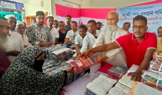 কাউখালীতে ঈদুল আযহা উপলক্ষে কাপড় বিতরণ