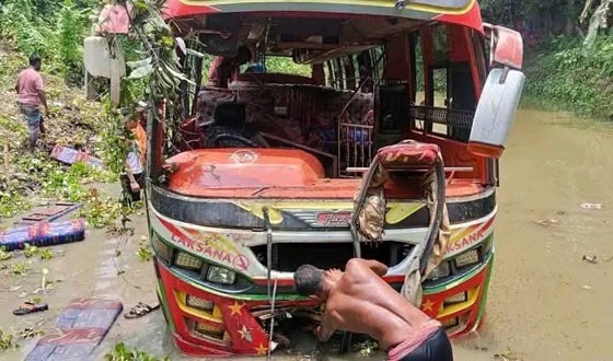 কুষ্টিয়ায় যাত্রীবাহী বাস ও ট্রাকের সংঘর্ষে নিহত ৩