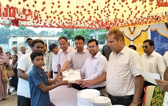 বাগমারায় জাতীয় প্রাথমিক শিক্ষা পদক প্রতিযোগিতার পুরস্কার বিতরণ