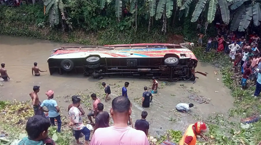 কুষ্টিয়ায় যাত্রীবাহী বাস-ট্রাক সংঘর্ষে নিহত ৩, আহত কয়েক