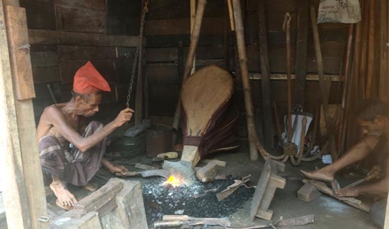 জিয়ানগরে কোরবানির ঈদ ঘিরে ব্যস্ত কামারপল্লী