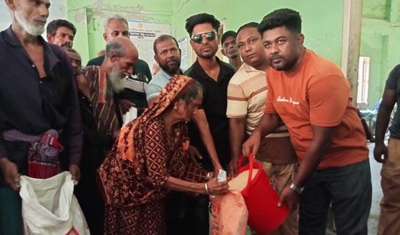 কলারোয়ায় প্রধানমন্ত্রীর ঈদ উপহার ভিজিএফ’র চাল বিতরণ