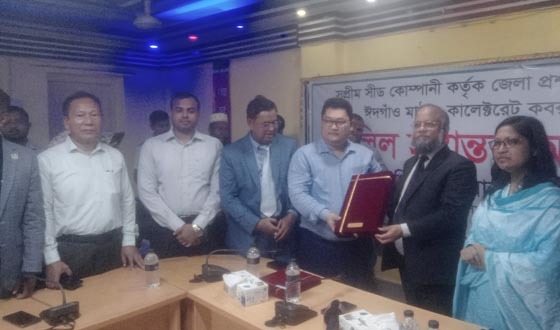 তারাগঞ্জে কবরস্থানের দলিল হস্তান্তর, ঢেউটিন ও চেক বিতরণ