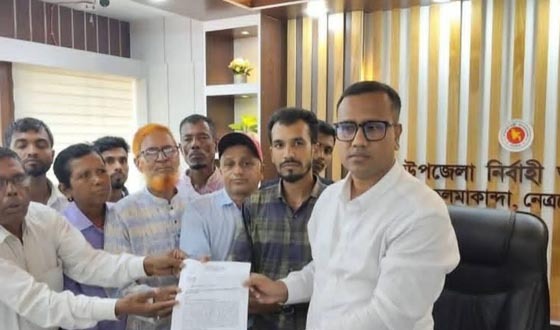 কলমাকান্দায় ক্ষতিগ্রস্ত কৃষকদের সহায়তায় স্মারকলিপি প্রদান