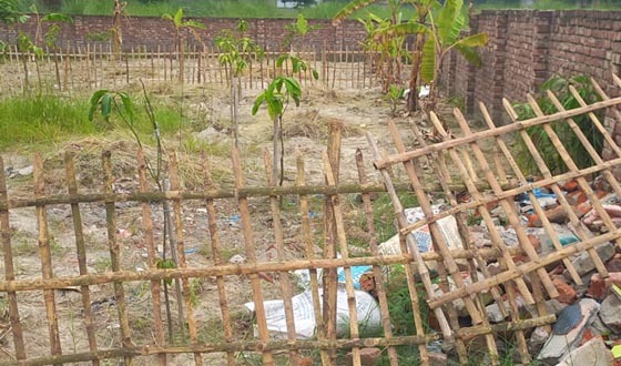 ২ কোটি টাকার জমি দখলের অভিযোগ, বেড়া নির্মাণ নিয়ে উত্তেজনা