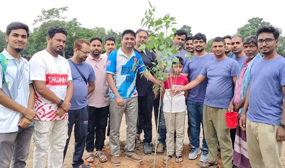 গোমস্তাপুরে পরিবেশ রক্ষায় বৃক্ষরোপণ কর্মসূচি পালিত