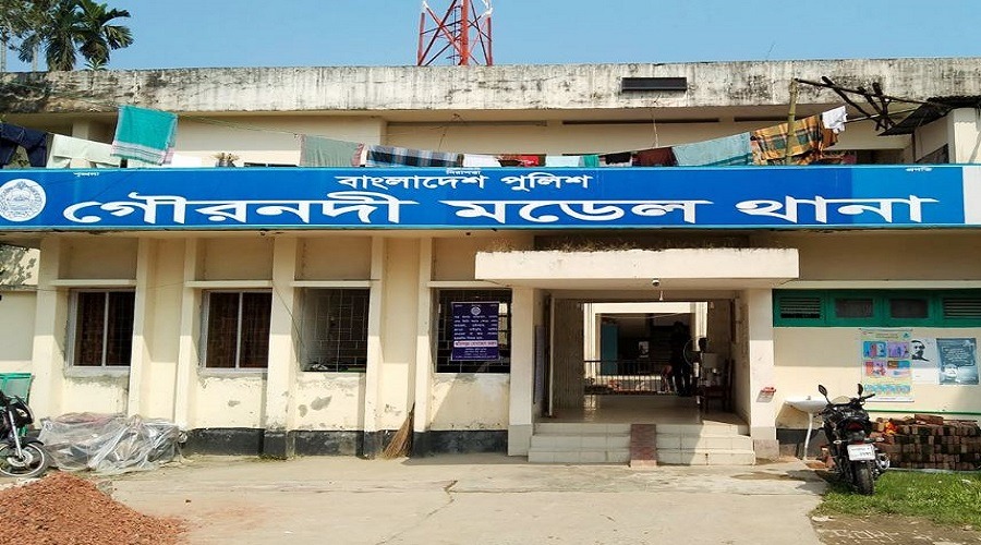 বাসের ধাক্কায় প্রাণ গেল একই পরিবারের তিনজনের