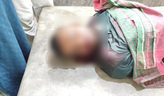 কয়রায় নছিমন উল্টে ১ গরু ব্যবসায়ী নিহত