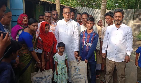 লালমনিরহাটে ৩ ভাই-বোন পেলেন নতুন ঘর, দায়িত্ব নিলেন ত্রাণমন্ত্রী