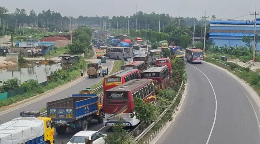 ঢাকা-টাঙ্গাইল মহাসড়কে ৬০ কিলোমিটার জুড়ে গাড়ির জটলা