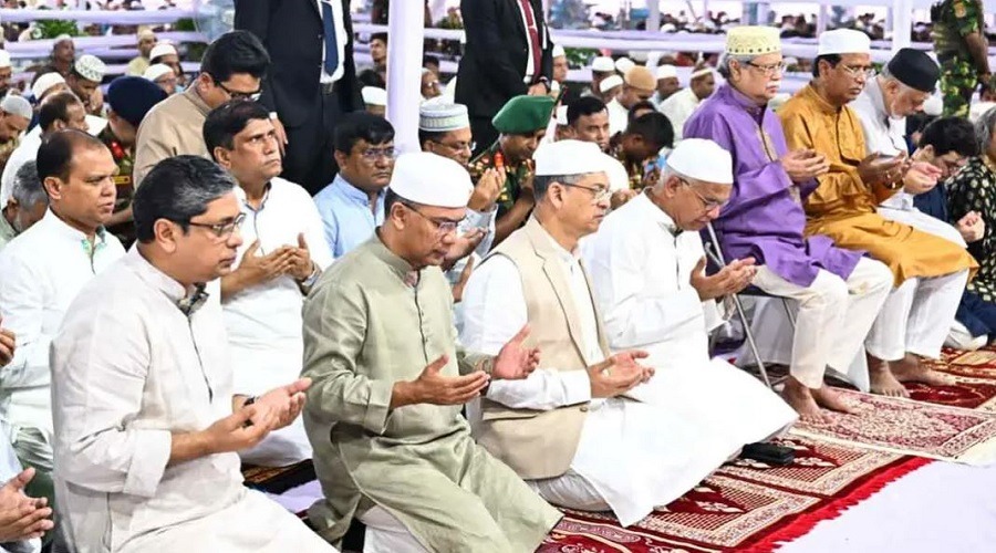 প্রধান জামাতে নামাজ আদায় করলেন রাষ্ট্রপতি ও প্রধানমন্ত্রী