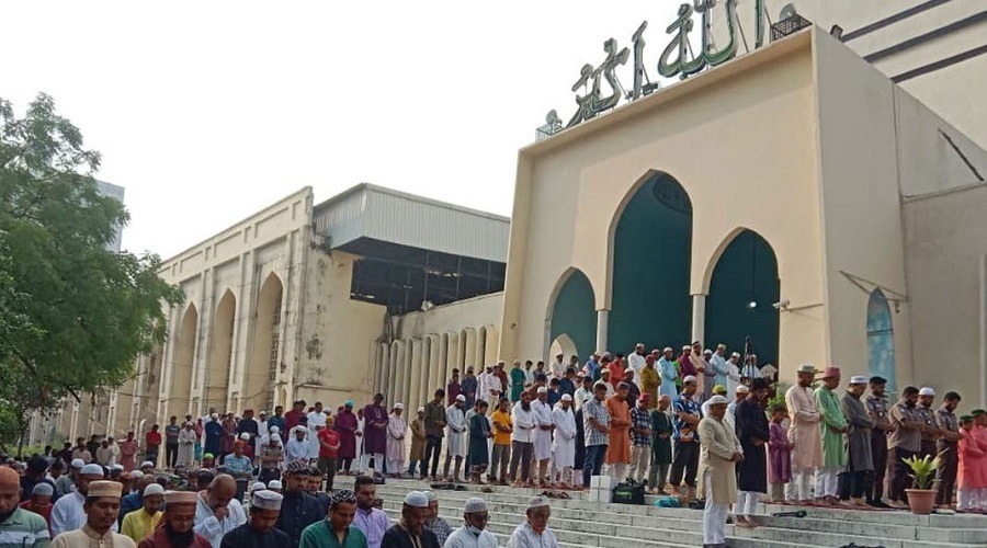 বায়তুল মোকাররমে মুসল্লিদের ঢল