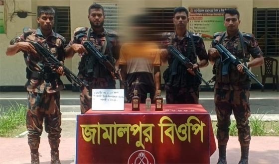 দৌলতপুর সীমান্তে মাদক দ্রব্যসহ মাদক কারবারি আটক