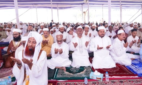 রাজশাহীতে কেন্দ্রীয় ঈদগাহ ময়দানে  ঈদের প্রধান জামাত অনুষ্ঠিত