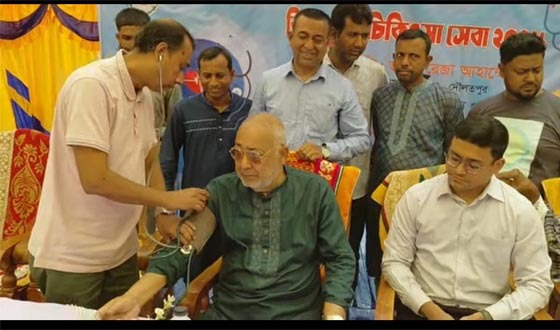 দৌলতপুরে বিনামূল্যে চিকিৎসা সেবার উদ্বোধন করলেন এমপি রেজা