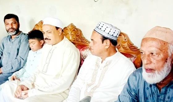 নিহত স্বেচ্ছাসেবক দলের নেতার বাড়িতে এমপি আসলাম চৌধুরী