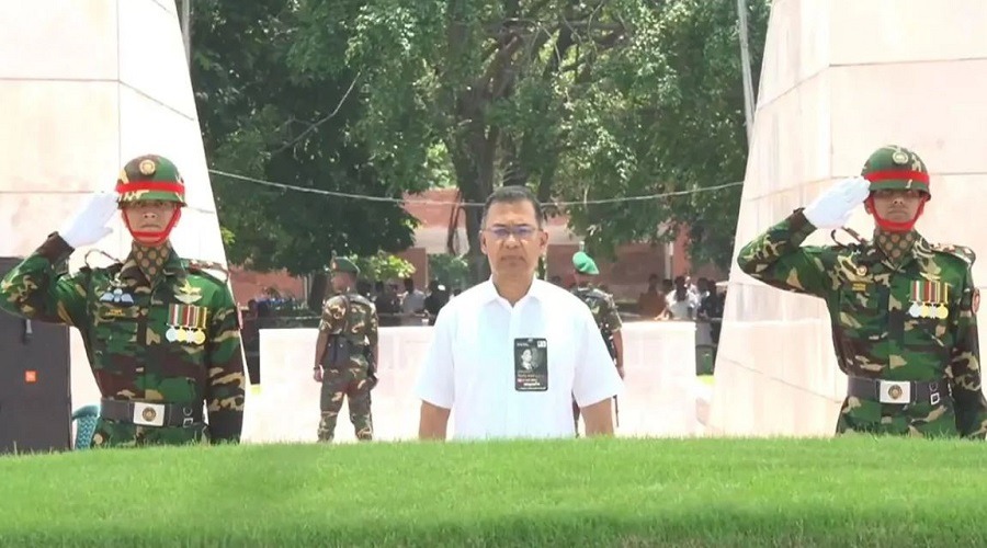 জিয়াউর রহমানের সমাধিতে শ্রদ্ধা নিবেদন করলেন প্রধানমন্ত্রী