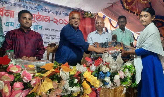 নাসিরনগরে অবসরপ্রাপ্ত শিক্ষক ও কৃতি শিক্ষার্থীদের সম্মাননা প্রদান
