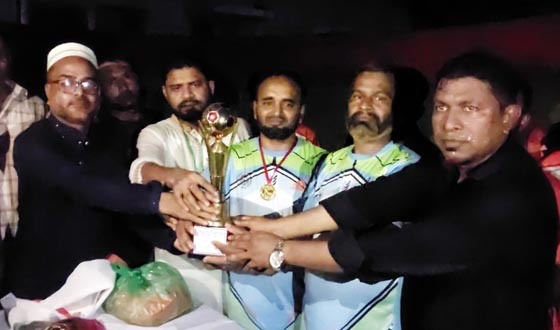 মোরেলগঞ্জে প্রীতি ফুটবল খেলায় পঞ্চকরণ ক্রীড়া সংঘ চ্যাম্পিয়ন