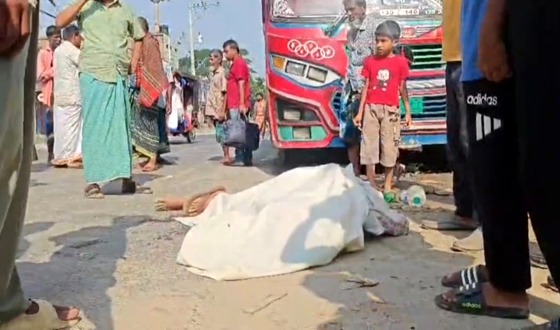 চাঁদপুরে বাসচাপায় হাসপাতালের দারোয়ানের মৃত্যু