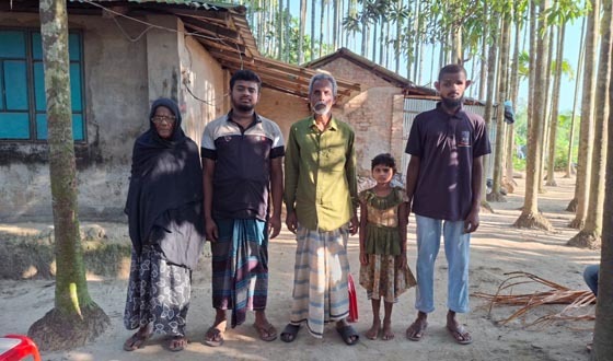 চোখে আলো নেই, তবু থেমে নেই জীবন