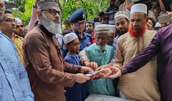 পরিবার হারানো শিশু সিয়ামের পাশে এমপি মাসুদ সাঈদী