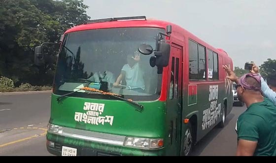 গজারিয়ায় তারেক রহমানকে শুভেচ্ছা জানাতে জনতার ঢল