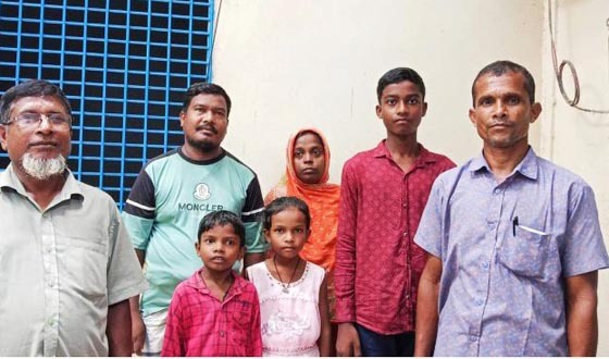 খ্রিস্টান ধর্ম ত্যাগ করে একই পরিবারের ৫ জনের ইসলাম ধর্ম গ্রহণ