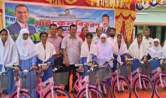 কলারোয়ায় ৮০জন শিক্ষার্থী পেলো বিনামূল্যের বাইসাইকেল
