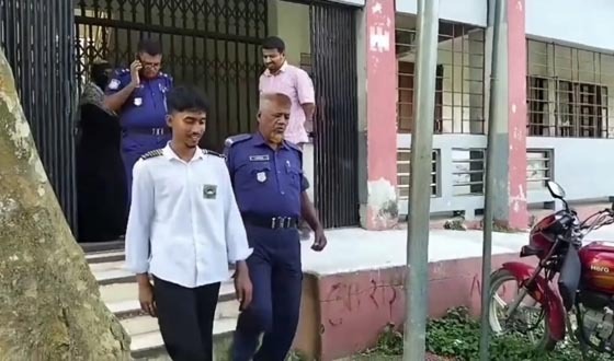 হাসিনার জন্মদিন পালন করায় পাবনায় স্কুল থেকেই শিক্ষার্থী আটক