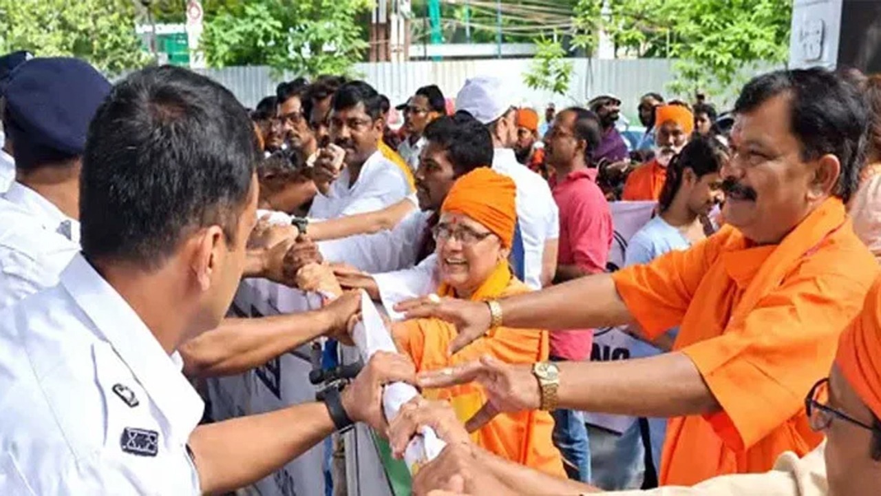 বাংলাদেশ মিশন ঘেরাওয়ের চেষ্টা: উত্তপ্ত কলকাতা