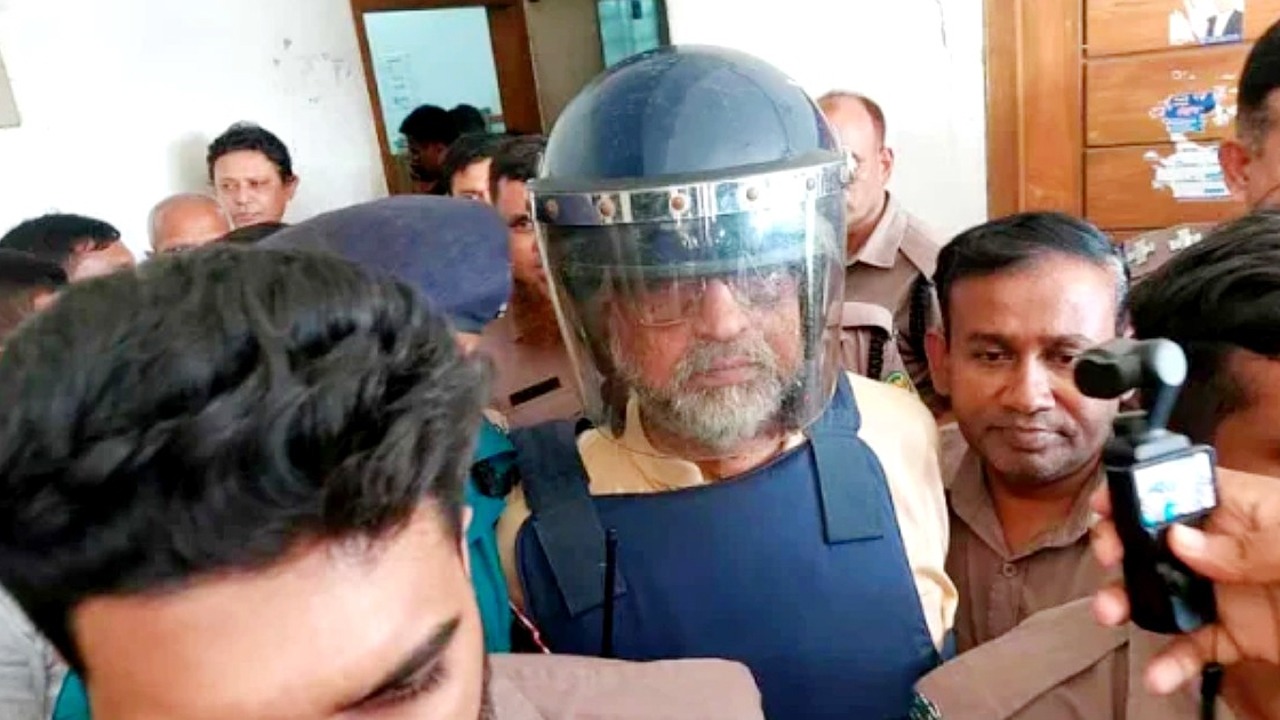 একদিনের রিমান্ড শেষে আদালতে আখতারুজ্জামানের জামিন আবেদন