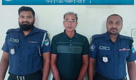 দেবহাটায় পোল্ট্রি খামারে হামলা-লুটের মামলার আসামি গ্রেপ্তার