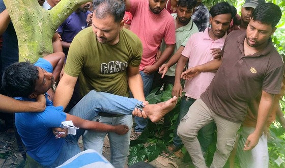 সিএনজিচালিত অটোরিকশা ছিনতাইয়ের চেষ্টা, যুবককে গণপিটুনি